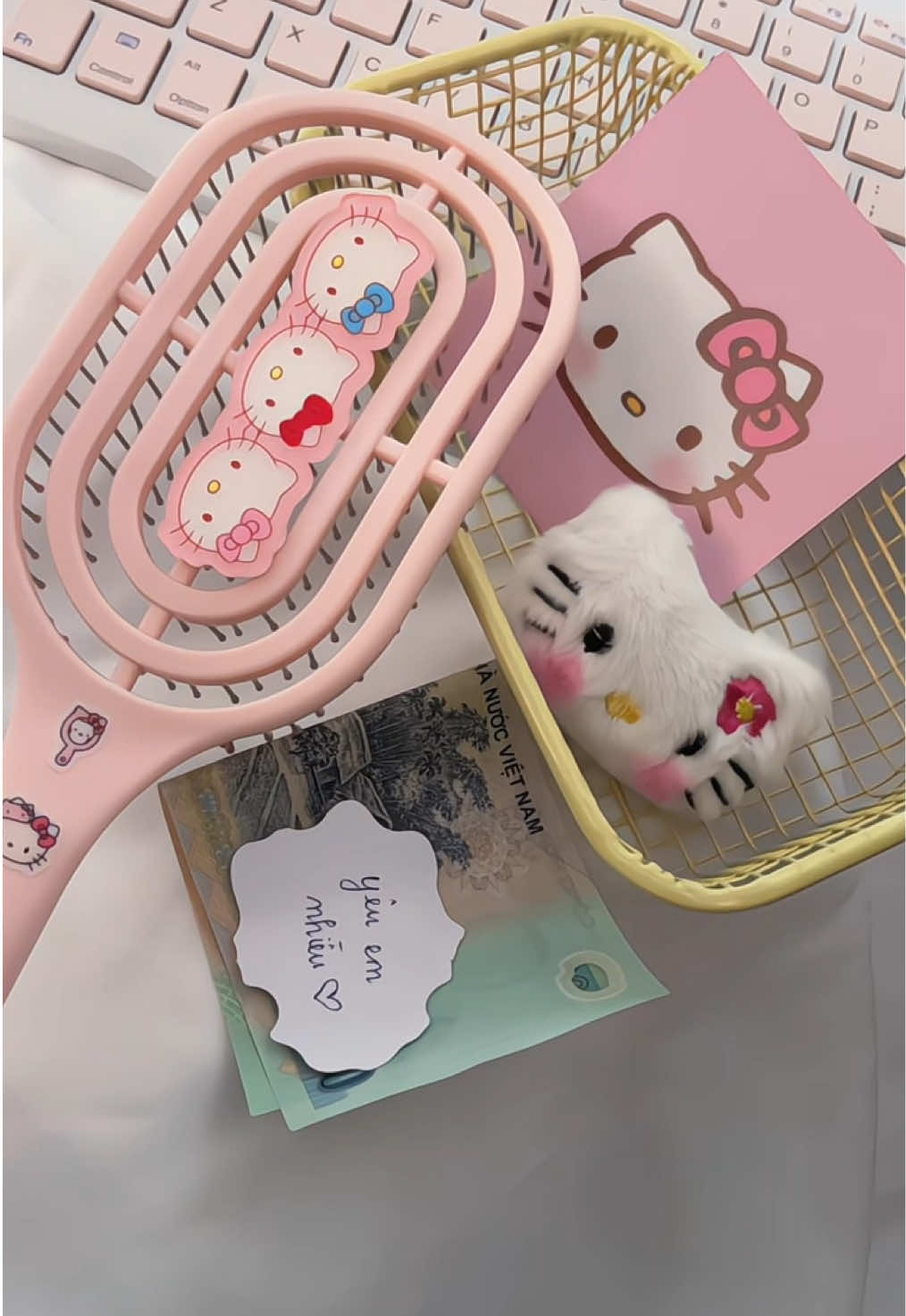 Thích cái cách ảnh làm cho mình bất ngờ 💗✨ #luocmassage #hellokitty 