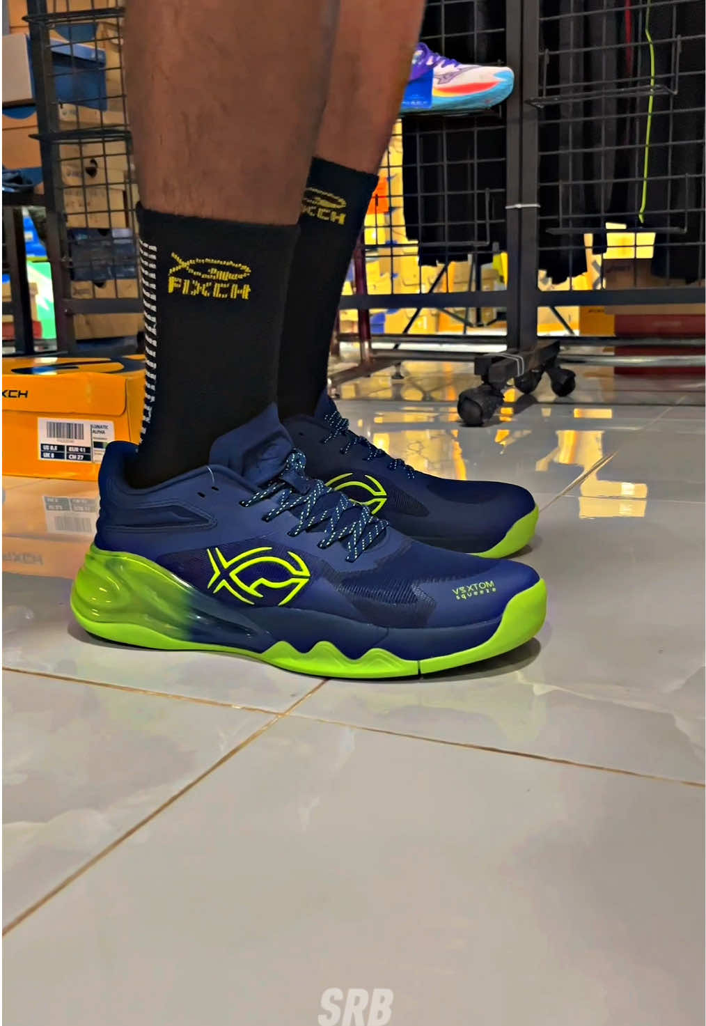 Yakin secakep ini ga cek out🤩 edisi terbatas loh 🫵🏻 #fixchsport #fixchlunatic #fixchlunaticalpha #sepatuvolifixch #sepatuvoli #sepatuolahraga #tarkamvoli #voliindonesia #volleyball #voli 