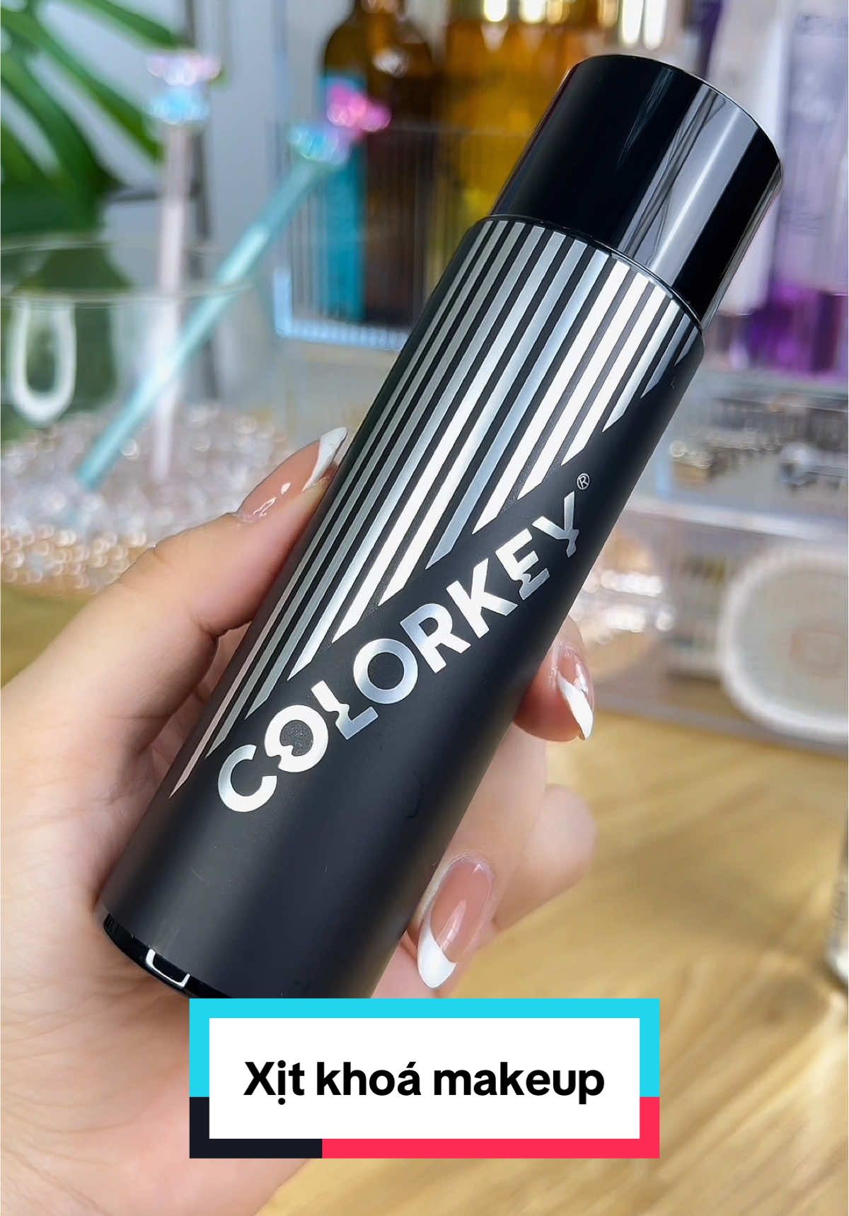 Xịt khoá nền Colorkey siêu hot #luuluutham #review #xitkhoanen #xitkhoamakeup #xitkhoacolorkey #colorkeyvn 