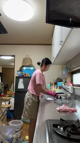 Taking back to the time that I am cleaning my Japanese husband’s kitchen ❤️ #cleaning #cleanhouse #timelapse #satisfyingvideos #japanlife🇯🇵 