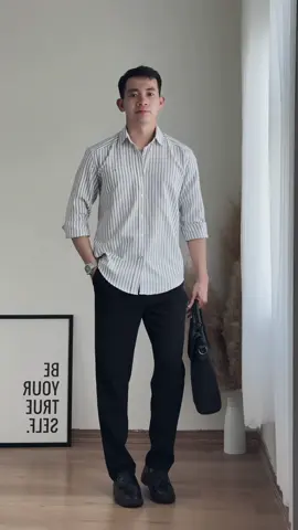 Nâng cấp kiểu dáng. Hè mặc thoáng. Mà tui lỡ mặc cái ba lỗ bên trong nên nó bị lằn cái viền áo hix  #thoitrangnam #aosomi #aosominam #truongshy 