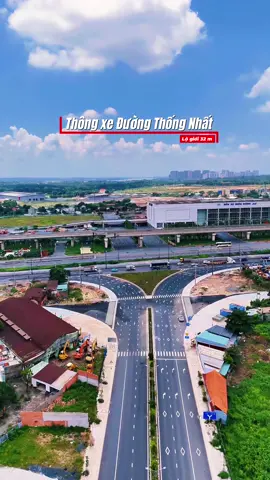 Đường Thống Nhất trục chính Đông Tây được xem là tuyến đẹp nhất Dĩ An (tỉnh Bình Dương cũ) với mức đầu tư hơn 700 tỷ đồng. Đường rộng 32m với 6 làn xe, và dài hơn 3km, kết nối quốc lộ 1K với xa lộ Hà Nội (Bến xe Miền Đông mới). #duongthongnhat #benxemiendongmoi #opusland 
