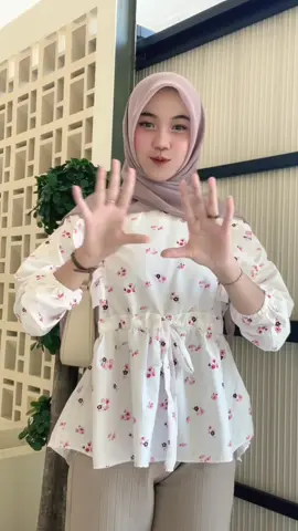 outfit simple murah😜🫶🏻#murah #simple #atasanwanita #blouse #bunga #motifbunga 