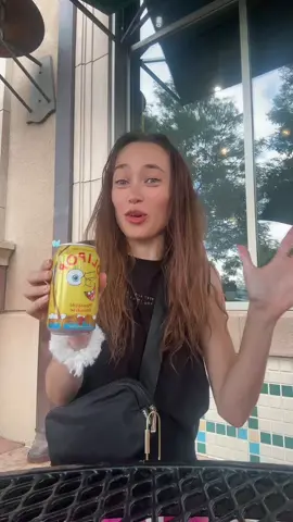 It tastes SO fresh like you’re drinking fresh pineapple juice 😍😍😍😍 it is sweet & yummy!!! 🍍 @OLIPOP @Whole Foods Market  #Foodie #newfoodfinds #foodietiktok #tastetest #spongebob #spongebobdrink #olipop #spongebobolipop 