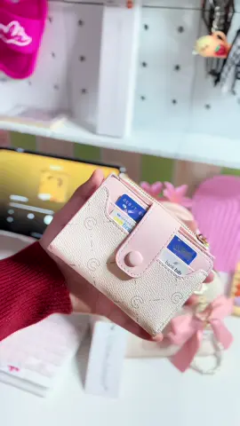 #rekomendasi #fyp #cantik #coraldaisy #coraldaisytas #akusukapink #pink #sukapink #warnapink #pinksoft #dompet #dompetwanita @CORALDAISY 