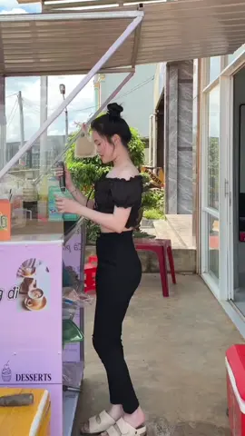 #xuhuong #xuhuongtiktok ghé em pha cf cho uống🤣