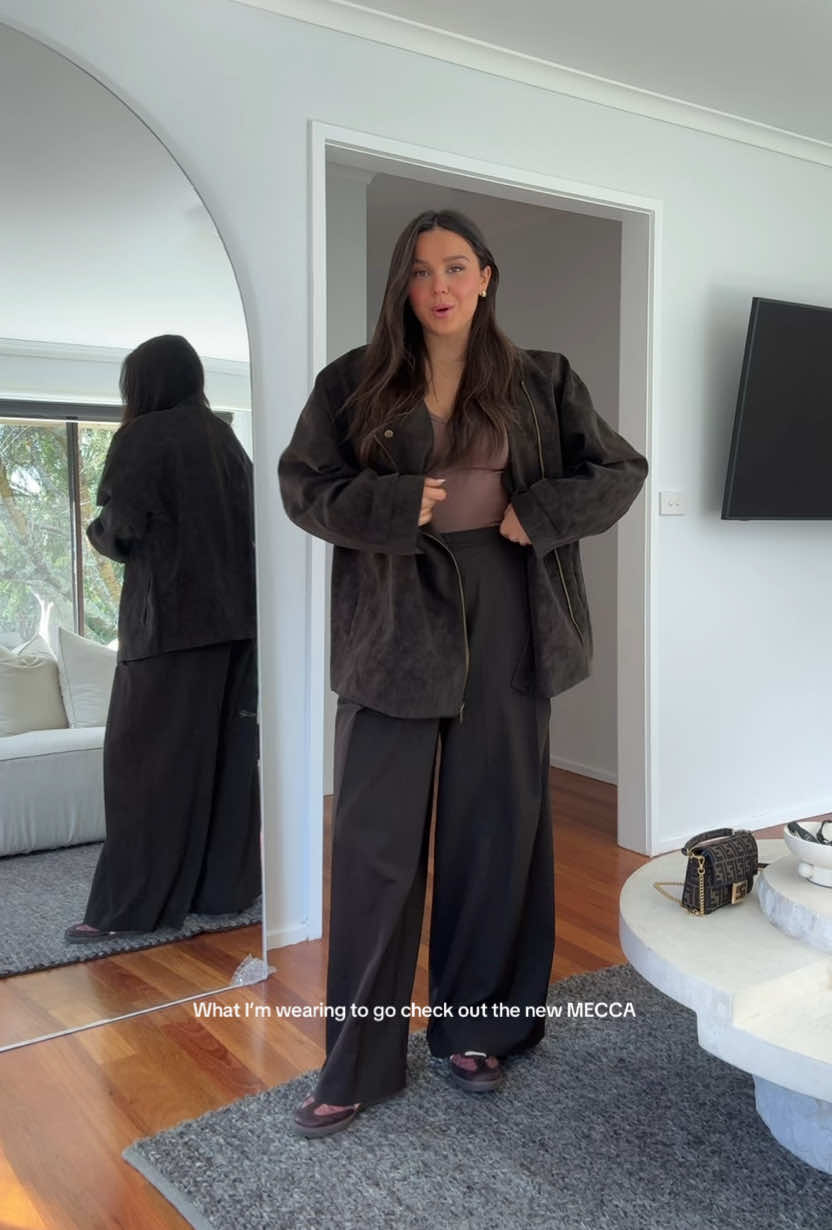 Let’s go to the new @MECCA store!!! I’m so excited ✨ #OOTD #brownoutfit #chicootd #shoppingootd #fyp #foryoupage #viral #comewithme #mecca #newmecca #meccastore #meccabeauty #style #womenstyle 