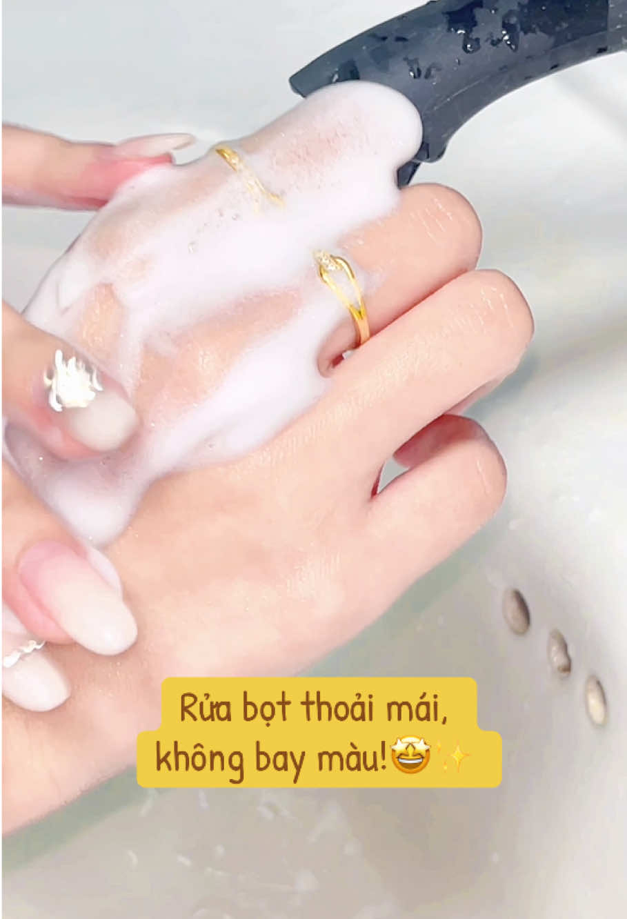 Không bay màu! Rửa nước thoải mái!🤩✨#nhẫn #nhandoi #xuhong2025 #phukientiktok #nhanxinh #ring #💍 #tiktokviral #xuhongtiktok #congai #forwomen #foryou 