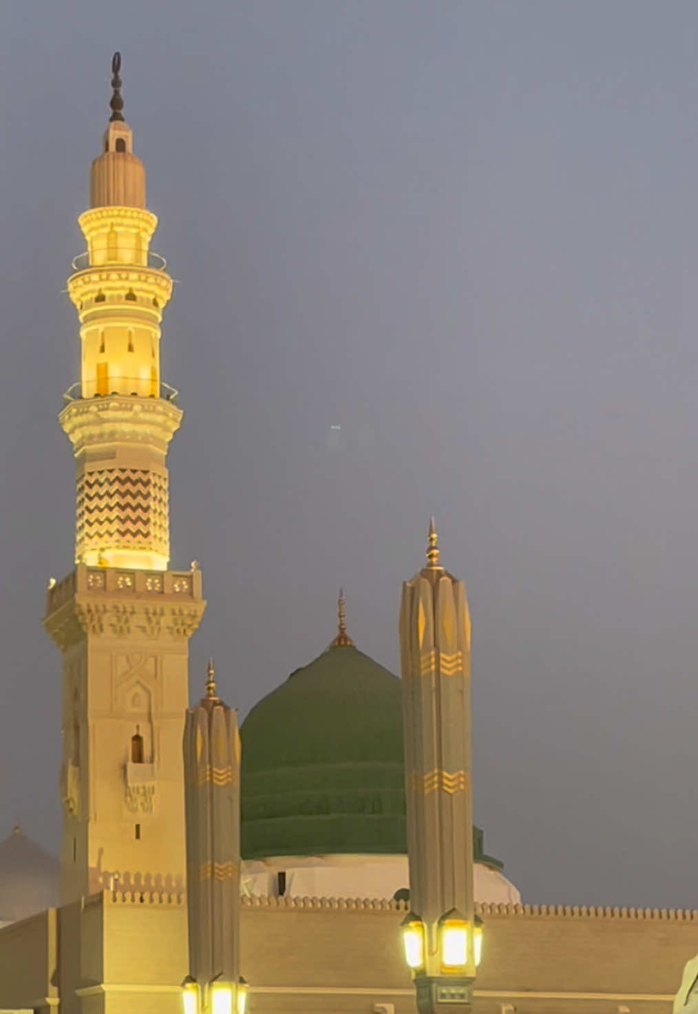 The purest form of serenity 🥹 Allahumma sholli ‘ala Sayyidina Muhammad ﷺ Left a piece of my soul in Madinah  ‘til we meet again ya Rasulullah 💔🌿 #madinah #madinahalmunawaroh 