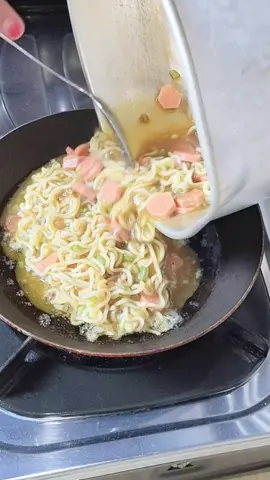 Ada Yang Udah pernah Coba???  #idejualan #jajananviral #cemilankekinian #martabak  #martabakviral #miedo 