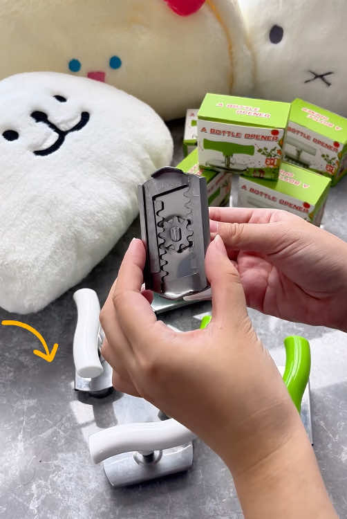 This jar opener changes everything#tiktokshop #tiktokmademebuyit #tiktokshopfinds #fyp #KitchenHacks #kitchengadgets 