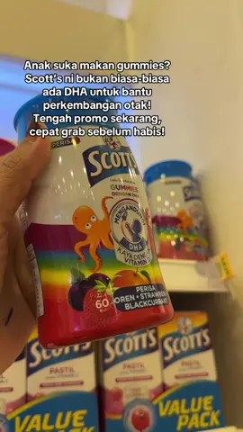Bukan satu, bukan dua tapi tiga perisa padu dalam satu botol! Time promo ni lah paling berbaloi nak beli! #scotts #dha #vitamind #gummies #mixflavour 