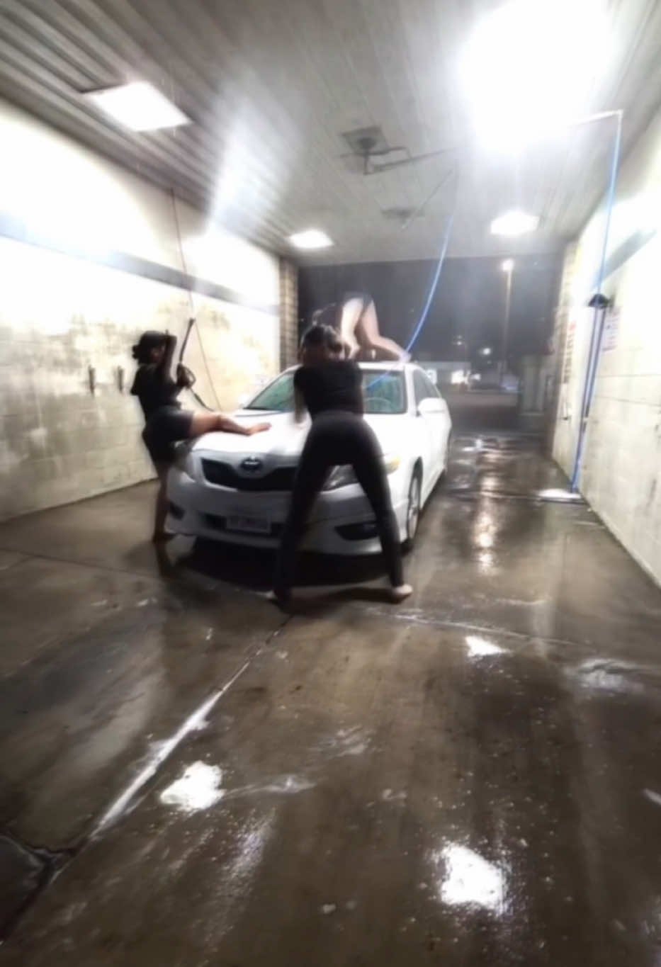 “Your new bitch is super borin”🤪😭#fyp #carwashtrend #ontopofcars 