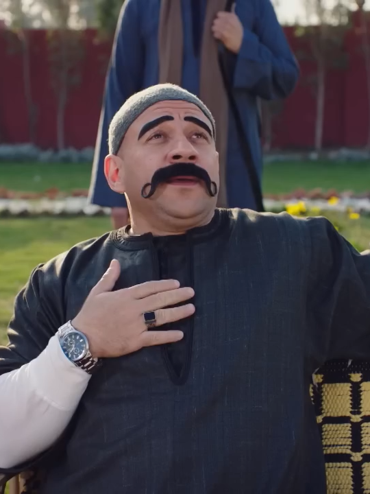 أنت شايفني عمدة كوستاريكا ! 😂 الكبير بيدور على حفني الديب 😂 #حزلقوم #كوميديا #مسلسلات_مصرية #كوميدي #مقاطع_كوميدية #خفة_ظل #دراما #كوميديا_مصرية #الكبير #الكبير_اوي #مكي