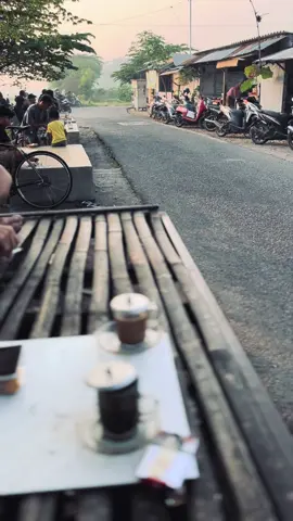 Morning person all☕️ #ngopi #kopipagi #storykopi #fyp #fy #simpatikmusic 