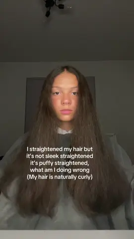 It’s like this every time I straighten my hair, even in winter with low humidity #hairtok #help #hair #straightener #curlyhair #fyp