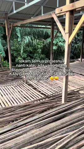 Becanda ya kawan kawan 😂🤣 #fyp #capcut #peternakmuda #peternak #kandangayam #peternakan #peternakindonesia #fyppppppppppppppppppppppp #peternakayam #kandangrakkoloni #kandangclosehouse #merintis 