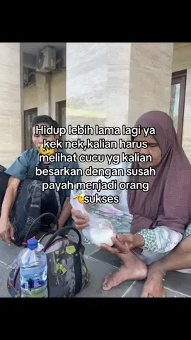 di saat aku sukses harus ada kalian di sampingku🤲🏻🤲🏻#fyp #foryou #katakata #sad  doain ges kakek ku semoga cpt sembuh
