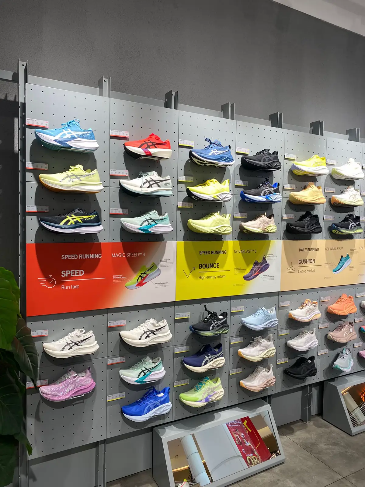 biar lari makin asik pake asics🤩 #asicsrunning #asics #magicspeed4 #Running 