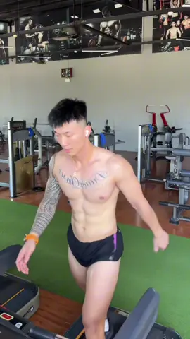 #Gymthayđổicuộcsống #gymbro #gymtraining #đammêchạybộ . tập để đẹp hơn ❤️