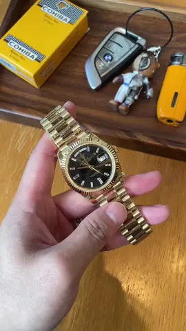 This DayDate is truly bold! The all-gold with black dial gives it great texture. It looks stunning, classy and upscale on the wrist – a must-have for men! #watch #luxury #luxurywatches #daydate #rolex 