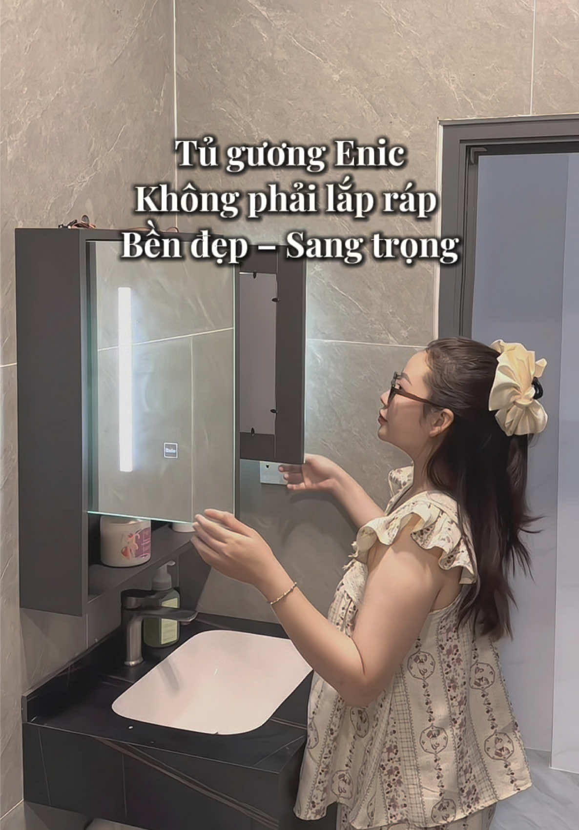 Tủ gương nhà Enic dùng ưng cái bụng quá, nhà gọn gàng sạch sẽ thì tâm trạng lúc nào cũng happy #thietbivesinh #dondepnhacua #xaykenhtiktok #muoibambi 