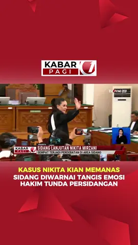 📣 KASUS NIKITA KIAN MEMANAS SIDANG DIWARNAI TANGIS EMOSI HAKIM TUNDA PERSIDANGAN ⚖️😢 Sidang lanjutan kasus dugaan pemerasan dan TPPU dengan terdakwa Nikita Mirzani kembali digelar di Pengadilan Negeri Jakarta Selatan. Sidang ini menghadirkan beberapa saksi, termasuk dr. Bambang Sumanto, Ilham Putra Susanto, dan Dick. 🔥 Namun, suasana persidangan memanas saat Nikita meluapkan emosinya karena merasa keterangan saksi kerap dipotong oleh Jaksa Penuntut Umum. Tangis pun pecah di ruang sidang! 🧑⚖️ Hakim akhirnya memutuskan untuk menunda persidangan dan meminta Nikita untuk memeriksakan kesehatannya lebih dulu sebelum sidang dilanjutkan. 💬 “Saya sudah lama nunggu, Pak! Kenapa sih? Ya Allah…” — ungkap Nikita sambil menangis di hadapan majelis hakim. 📡 Pantau terus perkembangan kasus ini hanya di tvOne! #BreakingNews #NikitaMirzani #Persidangan #TPPU #PengadilanJakartaSelatan #KabarTvOne #UpdateTvOne
