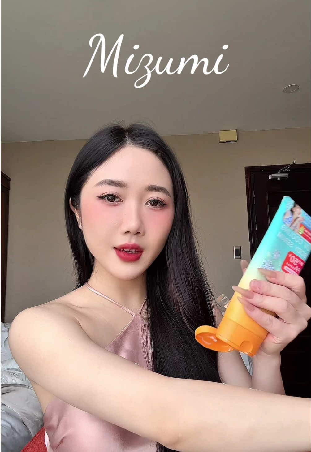 Phải dùng trước khi bước ra khỏi cửa nha mấy bà ơiii😚 #kemchongnang #chongnangbody #kemchongnangnangtone #duongdabody 