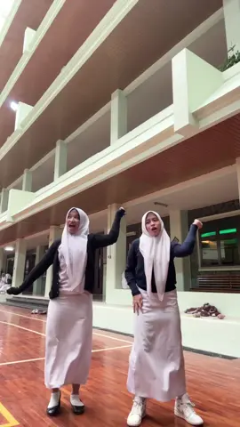 ica bunga comeback di lapangan😛  