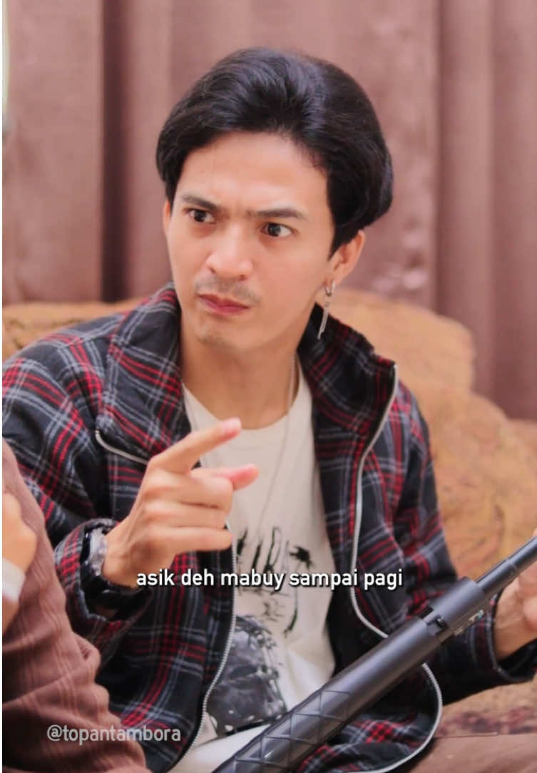 Cowok nurut sama Mama? Red or green flag? @Nonton Yukz  @Suneeday Creative  #SerialTikTok #TikTokTainment #TikTokSeries #TikTokSeriesFuture #drama #topantambora #suneedaycreative #dramatiktok #viraltiktok #kehidupan #keluarga #mama #temen #kebaikan #tulus 