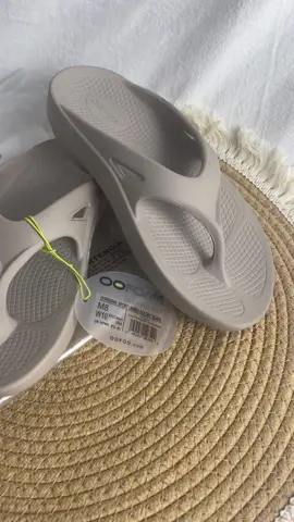 Oofos provides instant relief from foot pain#oofos #oofosshoes 
