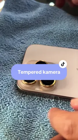 Kabar Baik Buat Kamu Pengguna iPhone 16 Series‼️ Sekarang Tempered Glass Kamera udah tersedia di Davin Store😉 Buat kamu yang sering banget pakai kamera iPhone untuk foto atau video, tempered kamera ini bisa jadi pelindung tambahan buat lensa kamu. Sebenarnya, tanpa tempered juga gak masalah karena lensa iPhone memang sudah cukup kuat. Tapi… Alangkah baiknya tetap pakai yaaa ✌️ Kenapa? Karena : Menghindari goresan kecil saat HP ditaruh sembarangan atau ketemu benda tajam Menjaga kualitas foto/video tetap jernih Kalau lecet, tinggal ganti tempered-nya aja, bukan lensa aslinya—lebih hemat, kan? Langsung aja mampir ke Davin Store terdekat atau order via online Link lengkapnya di bio ya! 📍Davin Store Garut Jl. Rengganis No.294 Cimanuk, Kota Garut 📍Davin Store Bandung Jl. Cikutra Barat No.48 Kota Bandung 📍Davin Store Yogyakarta Jl. Nologaten No.260 CT Sleman, Yogyakarta 📍Davin Store Sukabumi Jl. Suryakencana No.52 Sukabumi @davinstore.garut @davinstore.official @davinstore.jogja #davinstore #caseiphone #caseiphone16 #caseiphone16indonesia #ıphone16 