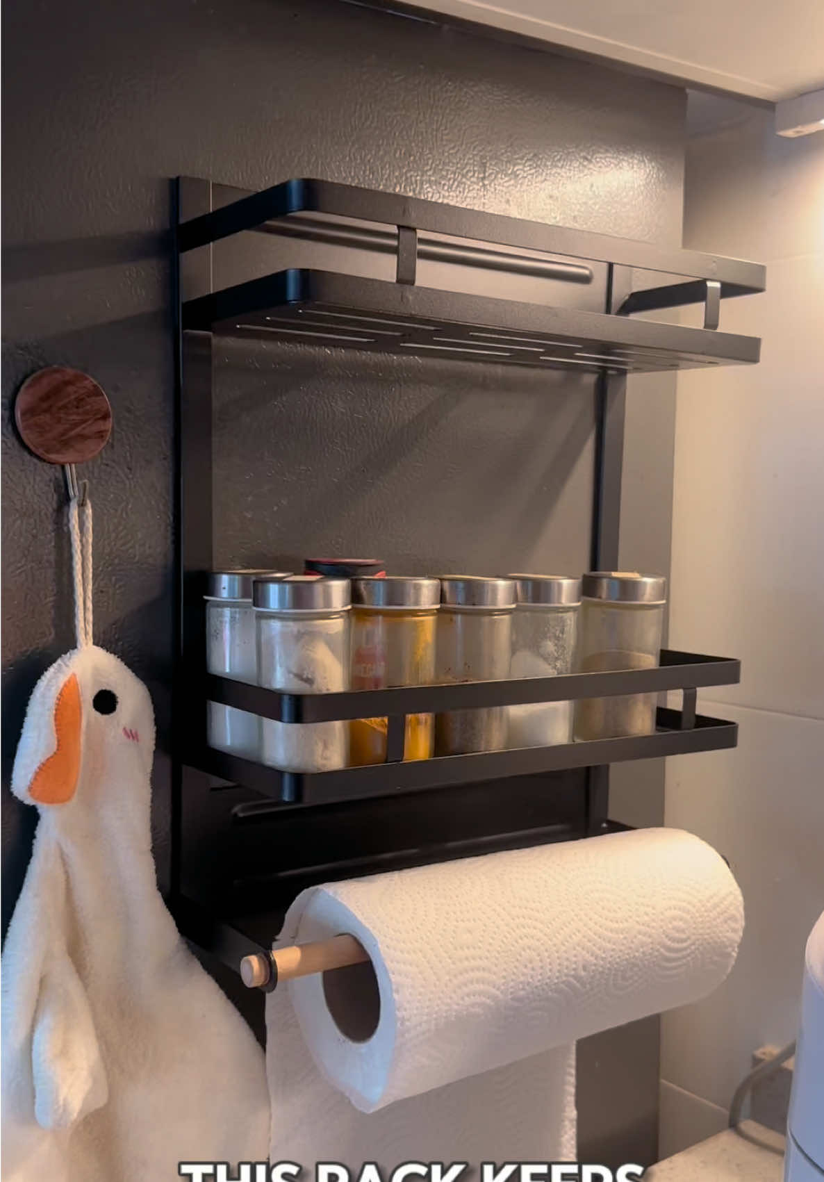 Maximize your space with this magnetic side rack — complete with hooks and a paper towel holder for ultimate convenience! 🧲🧼✨ #magneticrack #sidestoragerack #fridgerack #siderack #KitchenHacks #tiktoksg #tiktokshop #tiktokshopsg #createtowin #shopcreatemaster #weeklywedrush #tiktokshopsingapore #createtowinshopcreatemaster 
