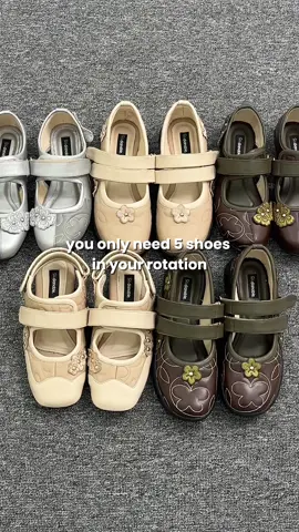 mereka itu mirip tapi punya ciri khasnya masing-masing loh! kalian tim yang mana nih? 😍👀 #rekomendasiflatshoes #sneakerina #fyp #sepatuwanita #foryou 