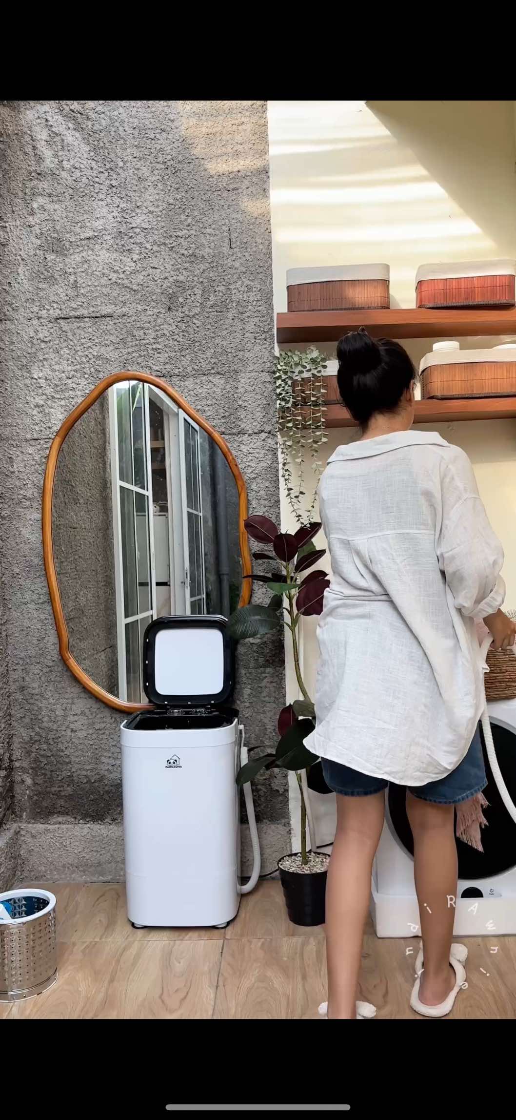 Puas bgt nyuci kalau putarannya se-meyakinkan ini Lumayan muat banyak juga, buat kosan/apart cocok bgt Kalau dirumahku, butuh bgt buat nyuci kain2 lap dan kain kecil Hemat juga kok dayanya cuma 170w. Cinta bgt sama mesin cuci atro pro dari @Pandaoma ini ✨ #mesincuciminiatro #mesincuciminipandaoma #pandaomaid