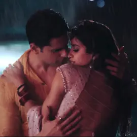 the chemistry 😩 #fyp #bollywood #sidharthmalhotra #fypツforyoupage #bollywoodedits #viral #desi #janhvikapoor #desiedits #brown #browntok #srk #romcon #newmovie #browntiktok #edits #vsp #makethisviral #blowup #cc #paramsundari #pardesyia #bheegibheegi #bheegisaree #heartz4srk #xyzbcafypシ #xyz #sridevi #khushikapoor #kiaraadvani #sheryaghoshal #arijitsingh #xyzabc 