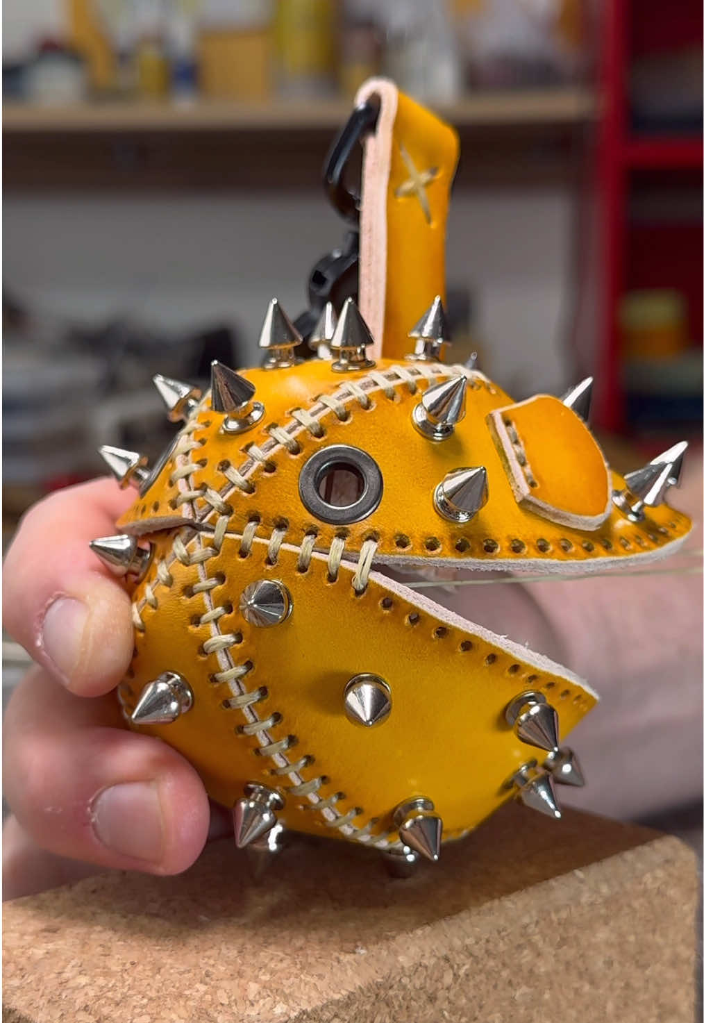 #leathercraft #leatherproduct #asmr #tools #DIY #pufferfish 