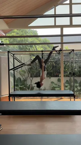 a quiet little pause😌❣️ #pilates #pilatesworkout #pilatesinstructor #pilatesgirl #pilateslovers #girltherapy #pilatescadillac #fy #fypp #cadillac #pilatesinspiration 
