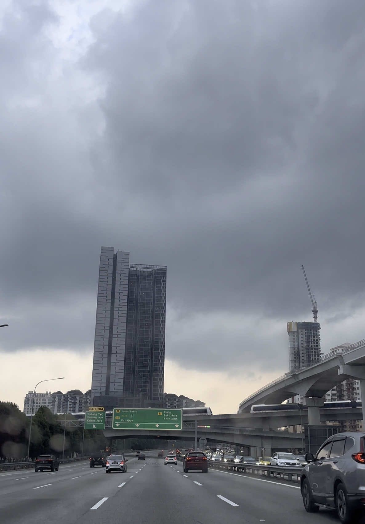 After rain … ☔️🌧️ #kualalumpur #malaysia #malaysian #kl #malaysiatiktok #travel #driving #rain #vibes #traveltiktok #fyp 