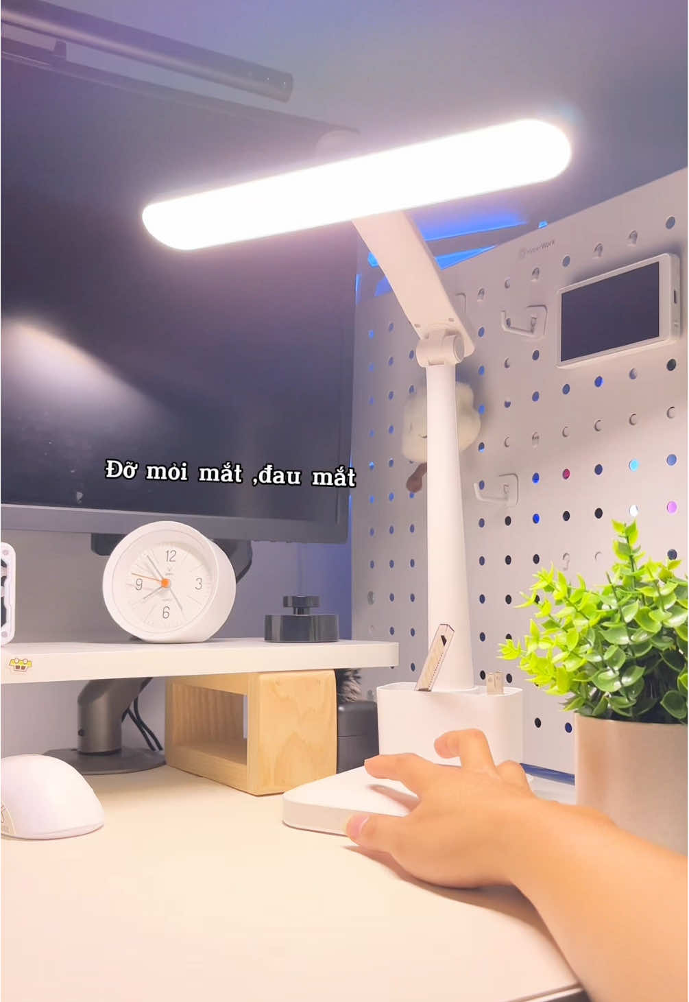 Đèn bàn học tích điện 3 chế độ ánh sáng , có ngăn nhỏ đựng bút và giá đỡ điện thoại #denbanhoc #denhoctichdien 