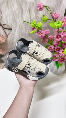 giày sandal rọ bít mũi đi được nước rửa được chân #viral #giaysandal #giaybetrai #giaybegai #tiemnhakhai 
