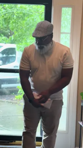How Grandfathers be cutting up, we all know them grandfathers who are old with that young soul. Today Granddaddy Willie Earl came to the house to show out 🤣🤣🤣. Yal make sure to give Granddaddy Willie Earl some love on today. #grandfather #oldschool #countingmoney #oldpeople #grandaddy #WillieEarl #skit #comedy #granfatherlove #fypシ #laughteroftheday #viralmoment 