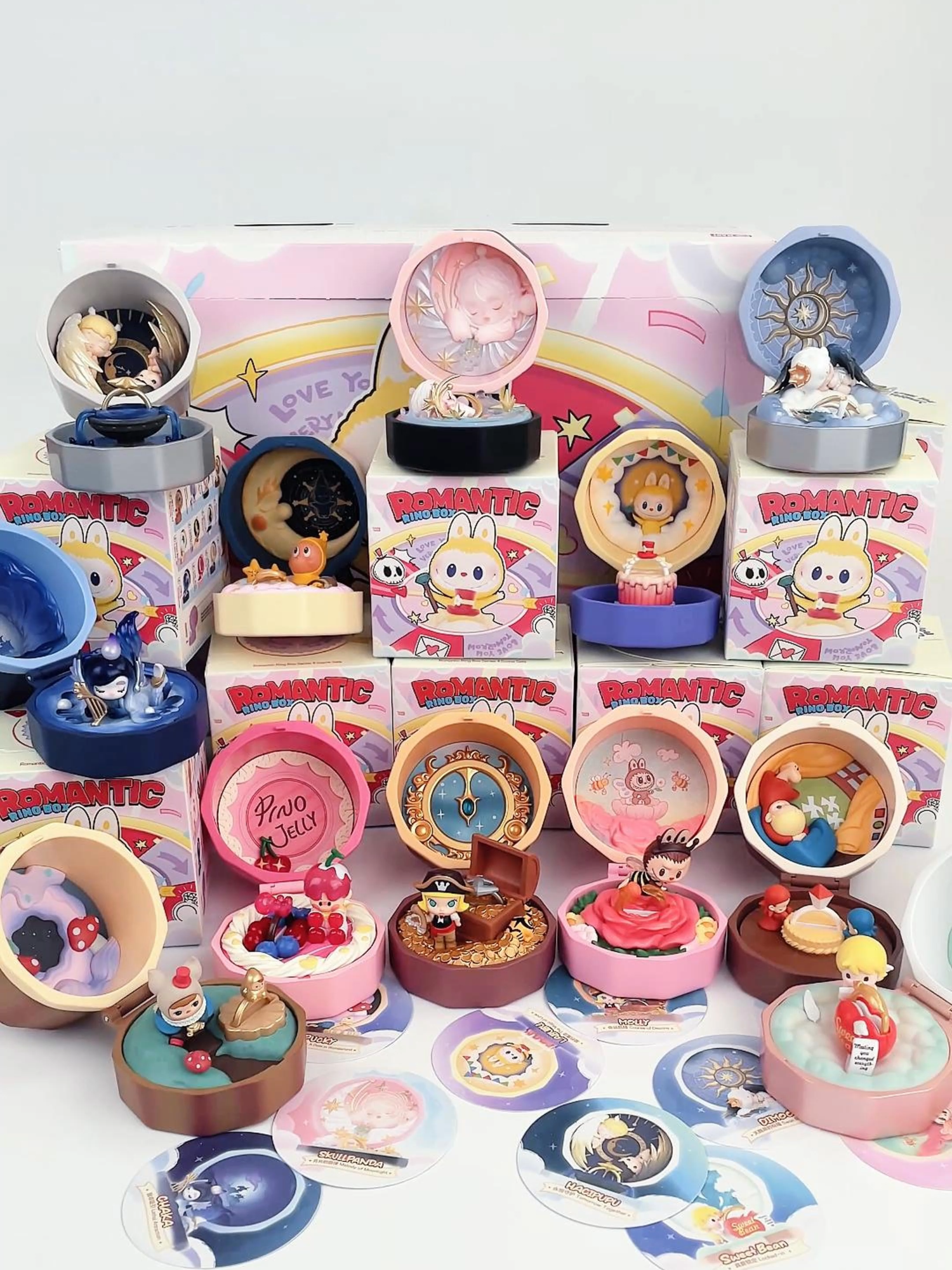 Drifting through clouds and waves, every character tells a quiet story of love-just waiting to be found💍Follow the compass and find your heart's true place! 💖 Romantic Ring Box Series 4 Scene Sets#popmart #labubu #skullpanda#dimoo#hacipupu#blindbox #unboxing #arttoys