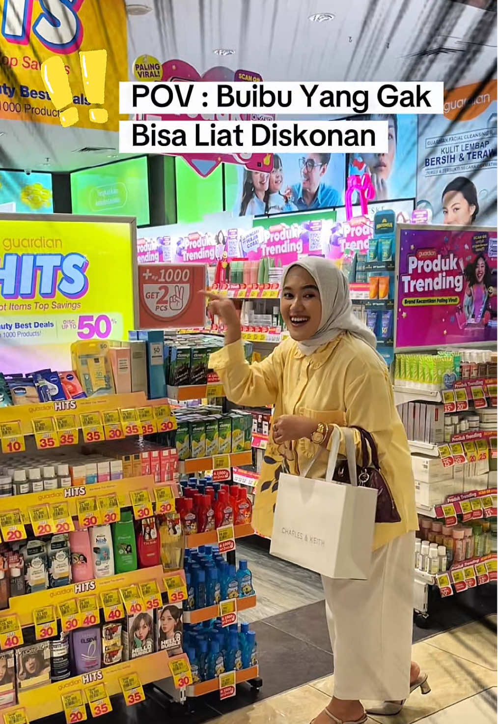 Buibu liat diskonan auto belok 😱 Kapan lagi  Guardian lagi ada Hits Hot Items Top Savings yang diskonnya up to 50% untuk lebih dari 1000 produk kecantikan, kesehatan dan perawatan diri.  Belanja kebutuhan di Guardian makin hemat pastinya. Jangan sampe ketinggalan ya buibu promo sampai tanggal 10 agustus 2025 aja🥳 Kalian juga bisa belanja online di official online shop guardian dan di aplikasi guardian. Happy shopping 🤗💃🏻 @Guardian Indonesia  #YangHITSdiGuardian #SerudiGuardian 