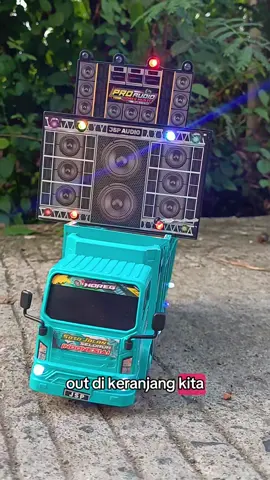 mobil mainan Truk oleng dan sound horeg mania sepaket gan! barang terbatas. #mainanmurah #mainananak #trukoleng #soundhoreg #miniatursound #truk_oleng #mobilmainan 