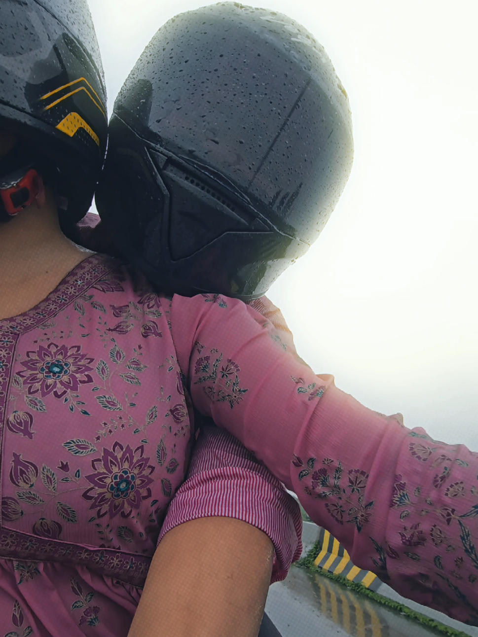 তুমি আমায় ডেকে ছিলে এক মেঘে ঢাকা দিনে...☁️💜   ভেজা রাস্তায়, ভেজা প্রেমে… আমার পৃথিবী চালাচ্ছে ও 🌧️🏍️   বৃষ্টির দিনে ভালবাসার এক মুহূর্ত…   সে চালাচ্ছে বাইক, আমি বসে আছি নির্ভরতায়...   গানে বাজছে – “তুমি আমায় ডেকে ছিলে এক মেঘে ঢাকা দিনে” 🎶   #RainRide #LoveInRain #CoupleGoals #BikeLove #RainyDayVibes #TumiAmay #BristitePrem #MegherDin #TikTokBangladesh 