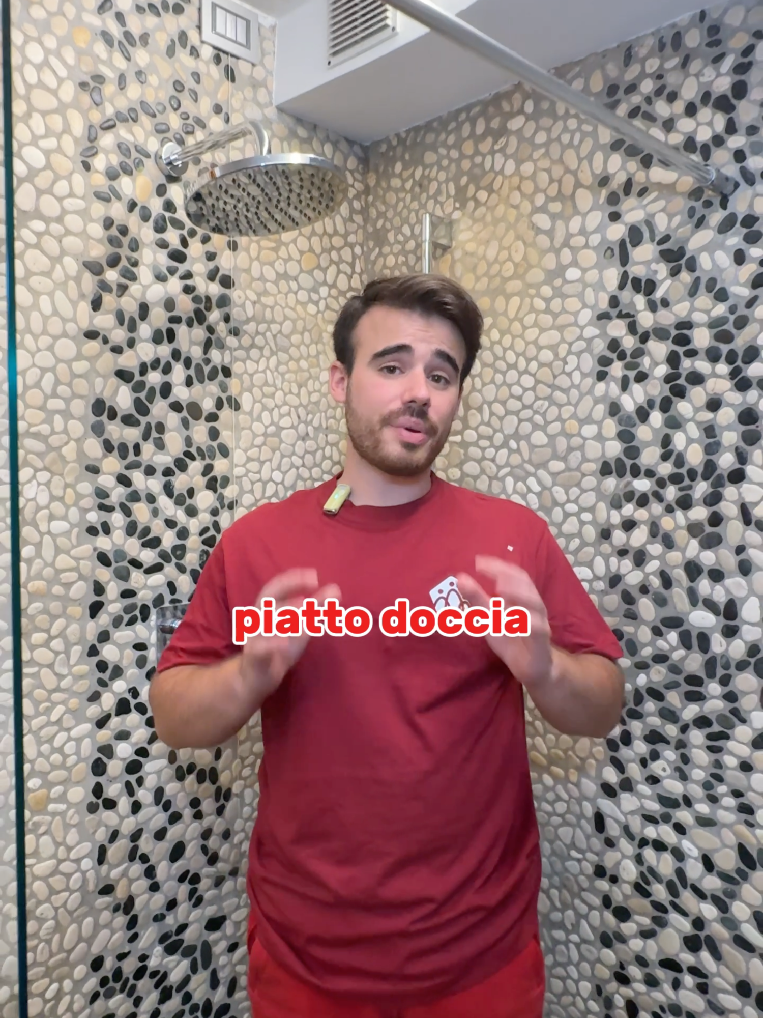 Piatto doccia: prefabbricato o su misura? 🚿 Il prefabbricato arriva pronto in acrilico, resina o ceramica. È più semplice, veloce da installare… ma un po’ meno bello 👀 Il su misura, invece, è 100% personalizzabile: perfetto quando servono dimensioni particolari o soluzioni fuori standard. Ma occhio: qui la differenza la fa chi fa il lavoro. Se non è un’impresa esperta, il rischio di infiltrazioni è alto 💧 In quel caso meglio un prefabbricato ben installato che un su misura fatto male. E tu? Quale sceglieresti? Scrivilo nei commenti 👇 📍Viale Leonardo Da Vinci 164 - Trezzano sul Naviglio 📞 02 8408 8833 📹 Video realizzato da @2vibes_agency #pentamultiservice #ristrutturazionimilano #ristrutturarecasa #ristrutturazionicase