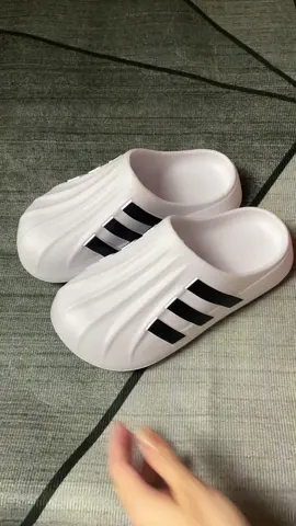 Sục thể thao ba sọc dành cho cả nam và nữ#xuhuong #thinhhanh #giaydepxinh #suc #thanhtrucshopday #thethao 