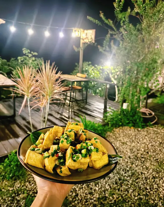 Mình giờ ở cái tuổi Ngưu Ma Vương : chê zà Hồng Hài Nhi :  chê nghèo + zà CònHeineken thì kg chê zà nhưng phải có tiền mới đc khui thùg bật nắp em nó 😉