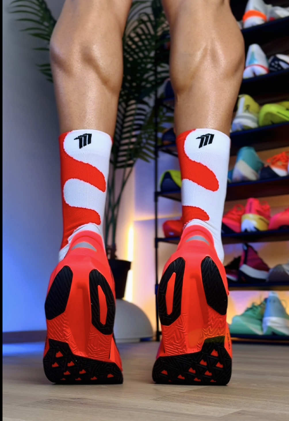 New Balance FuelCell Rebel v5, #asmr En palabraderunner.com (LINK EN BIO) tienes review completa.  - Mediasuela FuelCell, pero ahora con 2,5mm más de espuma en toda la zapatilla. - Drop de 6 mm (36 mm talón / 30 mm antepié) - Upper FANTOMFIT: mejoras en sujección especialmente en el talón. - Peso: 225 g (hombre) / 180 g (mujer) - Nueva suela. — 🔴 New Balance FuelCell Rebel v5 – here’s what’s new. And on palabraderunner.com (LINK IN BIO) you can find a full article with all the details: FuelCell midsole, now with an extra 2.5 mm of foam throughout the shoe 6 mm drop (36 mm heel / 30 mm forefoot) FANTOMFIT upper: enhanced lockdown, especially at the heel Weight: 225 g (men) / 180 g (women) New outsole #newbalance #newbalancerunning #fuelcell #rebelv5  @New Balance 